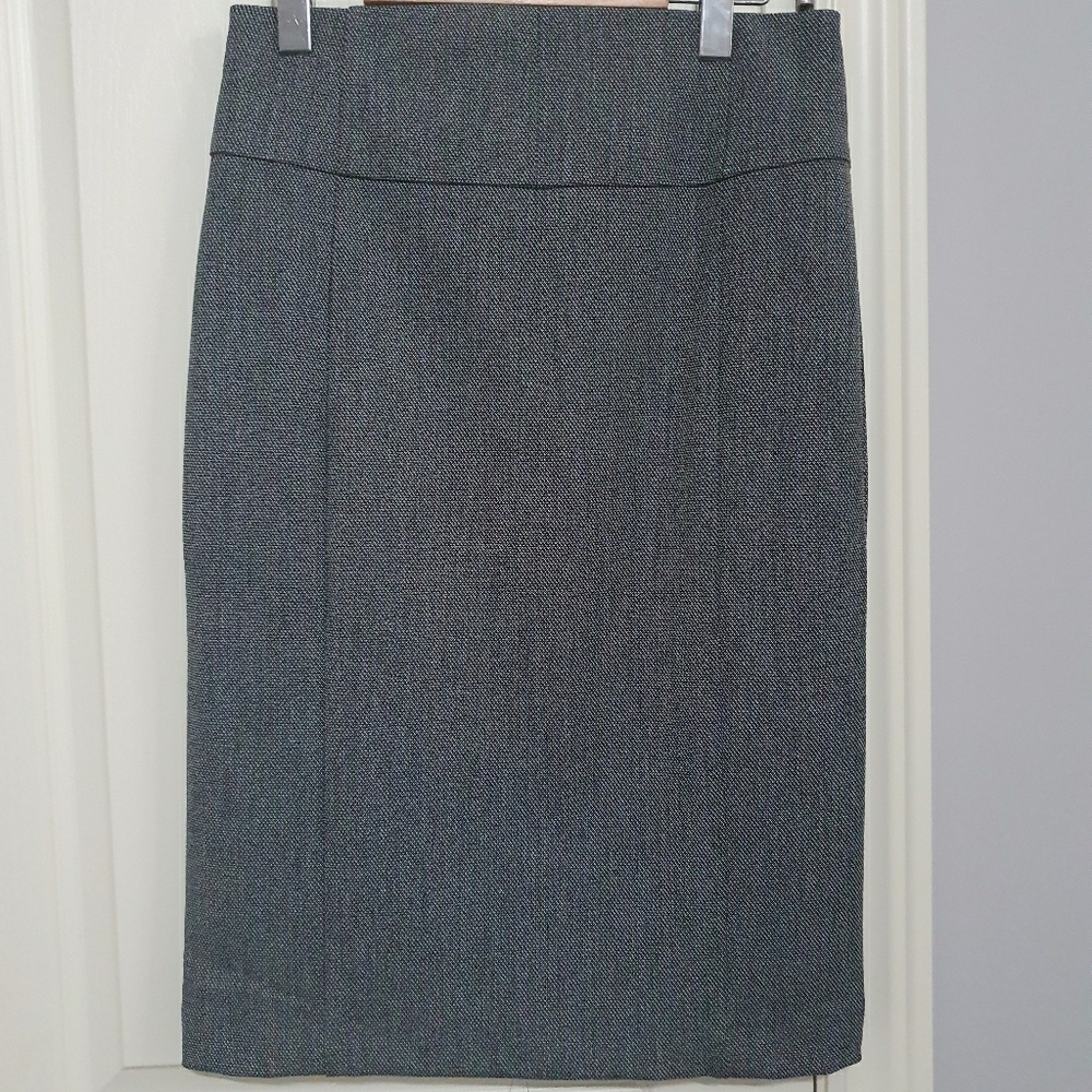 Express Black and White Skirt. Size 6.